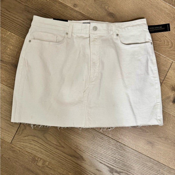 Banana Republic Dresses & Skirts - 4th of July🧨NWT Banana Republic White Denim Mini Skirt 16" length